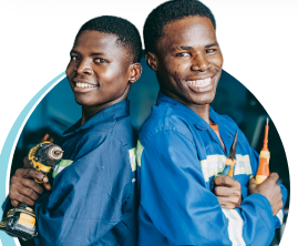 zwei glückliche Junge Menschen mit Werkzeug