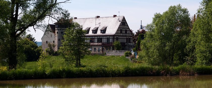 Blick auf Gutshof in Erlabronn