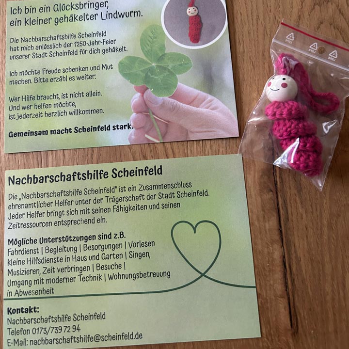 Glückswürmchen und Karten mit Erläuterungen